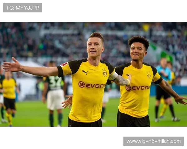 法兰克福训练强调中场压迫策略——制胜之道解析