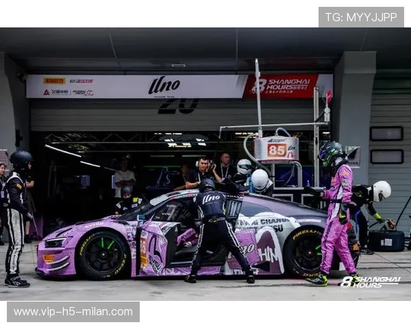 赛车手极限超车三连杀，现场解说员直接吼破音